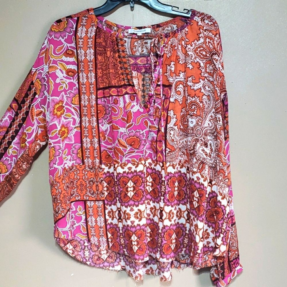 Vtg. '00 OLIVACEOUS artsy drawing vneck tie, button wrists distressed top, sz L